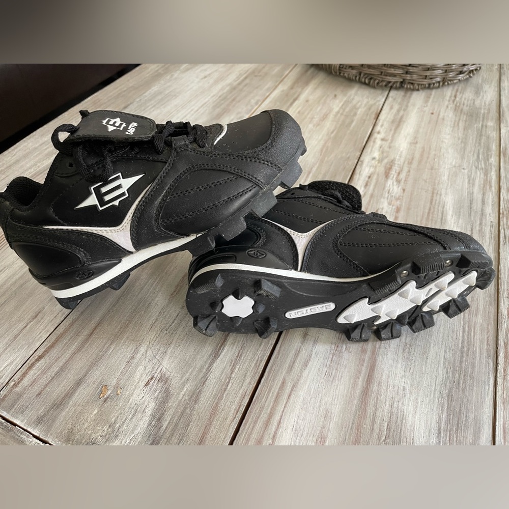 Kids baseball cleats size 2